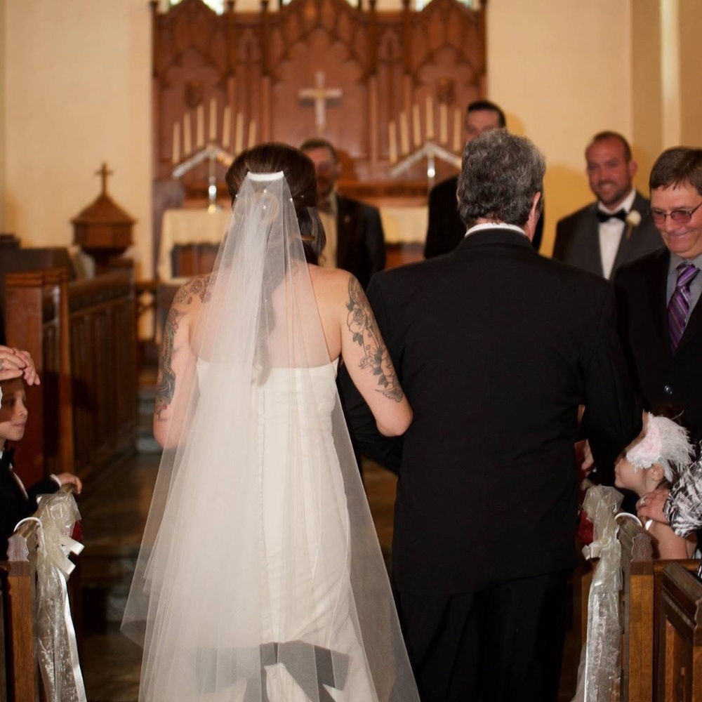 Pure Silk Vera Wang Mermaid wedding gown - Picture 2 of 16